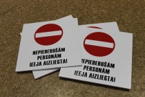 http://stickershop.lv/uzlimes/uploads/photos/0f8b847917236d534898a3a93f624af7.JPG